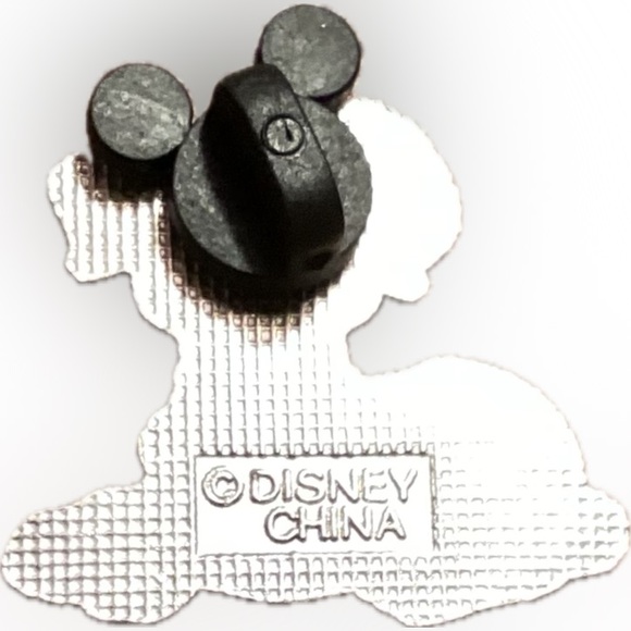 Disney Trading Pin “Rare”. Oddball the dog with no Spots. November 2000 - Picture 2 of 3